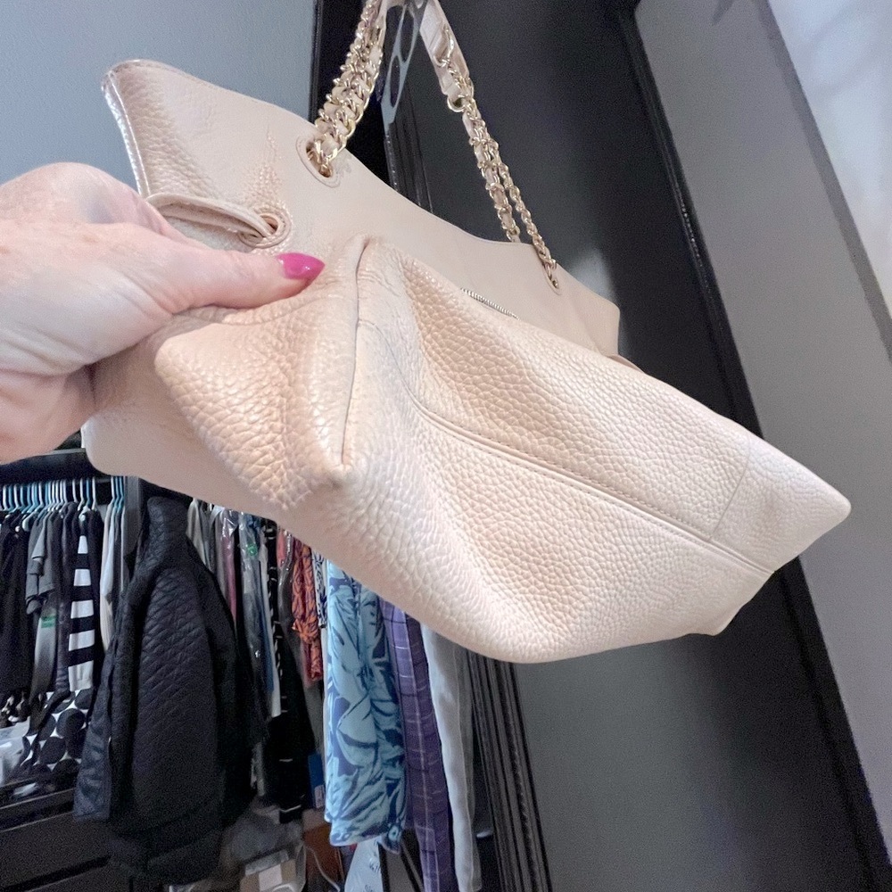 Tory Burch Light Blush Pebbled Leather Shoulder Tote with Gold Chain Handles - Picture 14 of 16